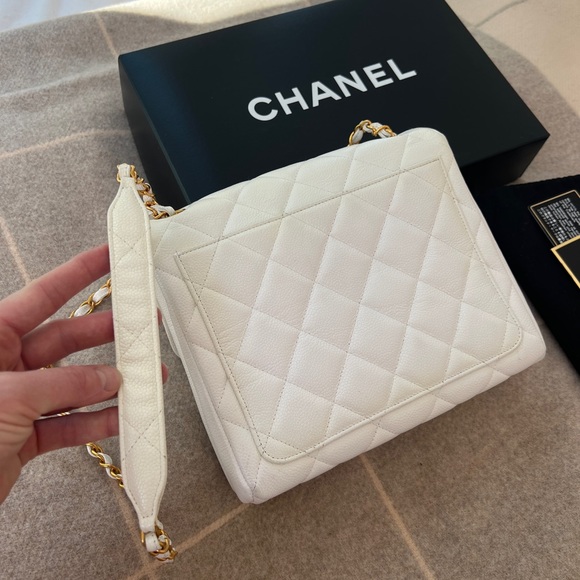 Chanel Caviar Jumbo Square with 24k Gold Hardware - Picture 7 of 13